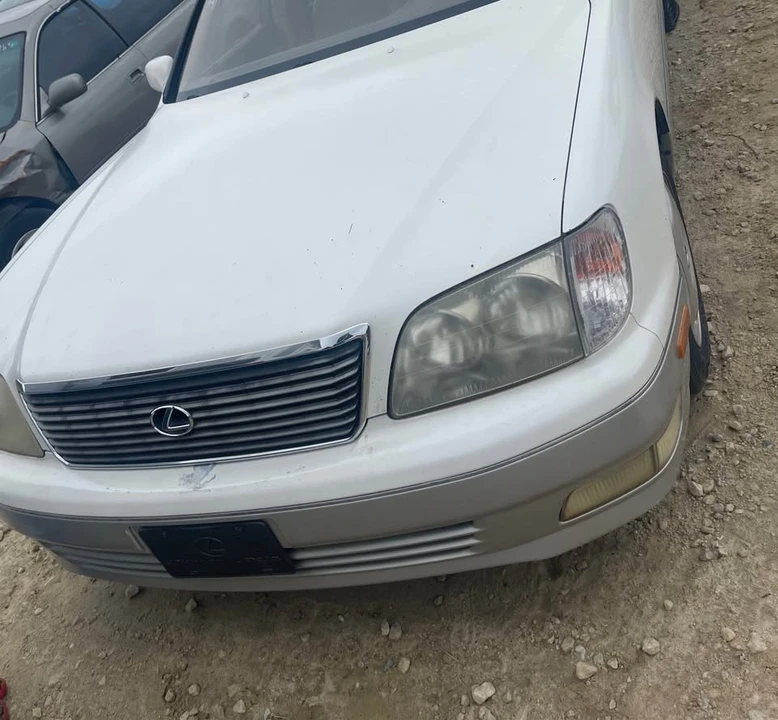 1999 Lexus LS 2nd Gen - Image 4 of 5