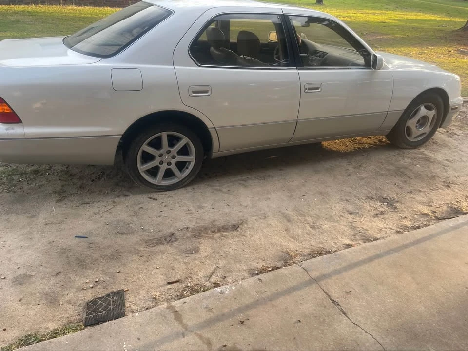 1999 Lexus LS 2nd Gen - Image 5 of 5