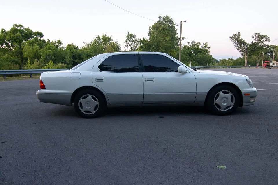 1999 Lexus LS 2nd Gen - Image 6 of 12