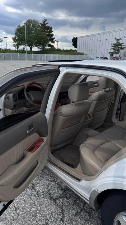 1999 Lexus LS 2nd Gen - Image 3 of 6