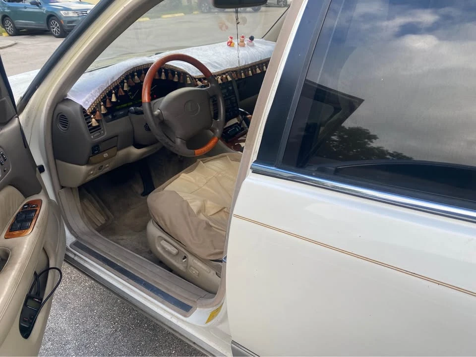 1999 Lexus LS 2nd Gen - Image 4 of 9