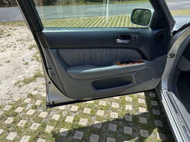 1999 Lexus LS 2nd Gen - Image 10 of 21