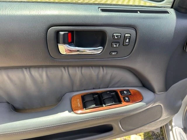 1999 Lexus LS 2nd Gen - Image 11 of 21