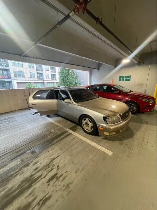 1999 Lexus LS 2nd Gen - Image 7 of 8