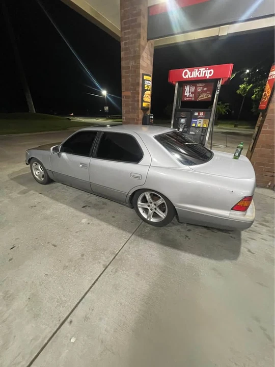 1999 Lexus LS 2nd Gen - Image 3 of 8
