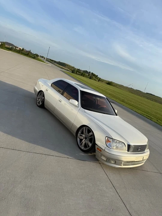 1999 Lexus LS 2nd Gen - Image 2 of 8