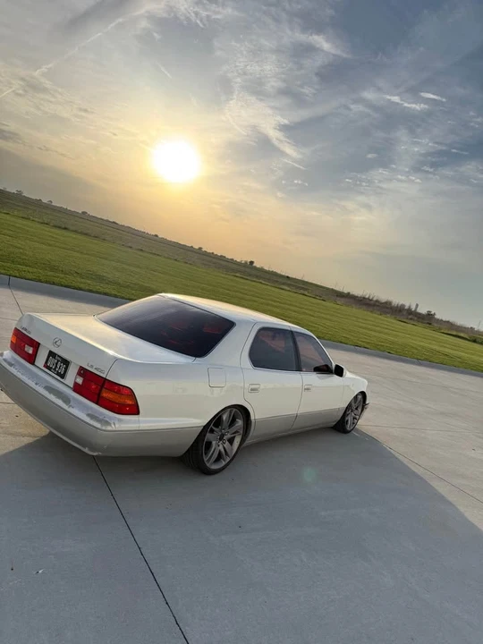 1999 Lexus LS 2nd Gen - Image 4 of 8