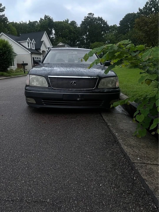 1999 Lexus LS 2nd Gen - Image 11 of 13
