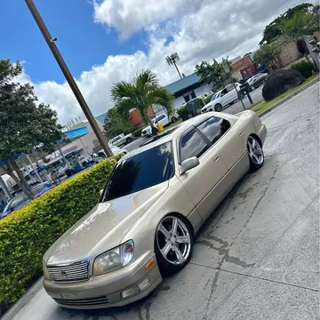 1999 Lexus LS 400 Sedan