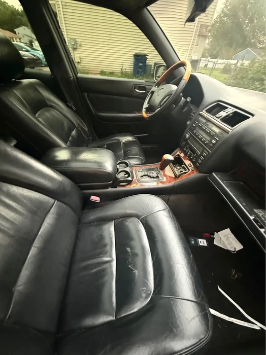 1999 Lexus LS 2nd Gen - Image 5 of 9