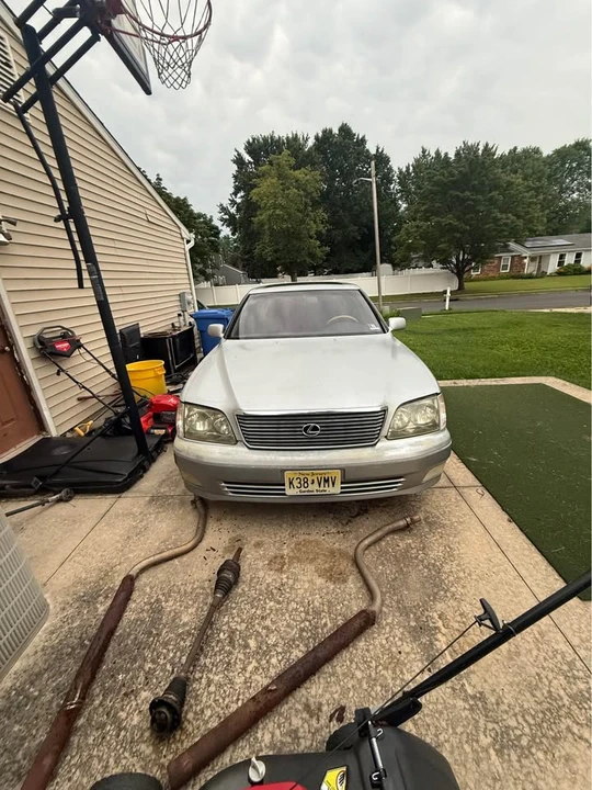1999 Lexus LS 2nd Gen - Image 2 of 9