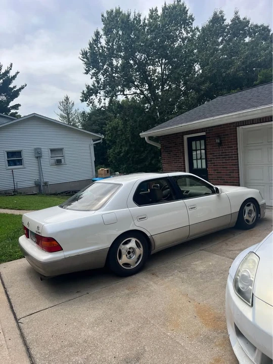 1999 Lexus LS 2nd Gen - Image 2 of 10
