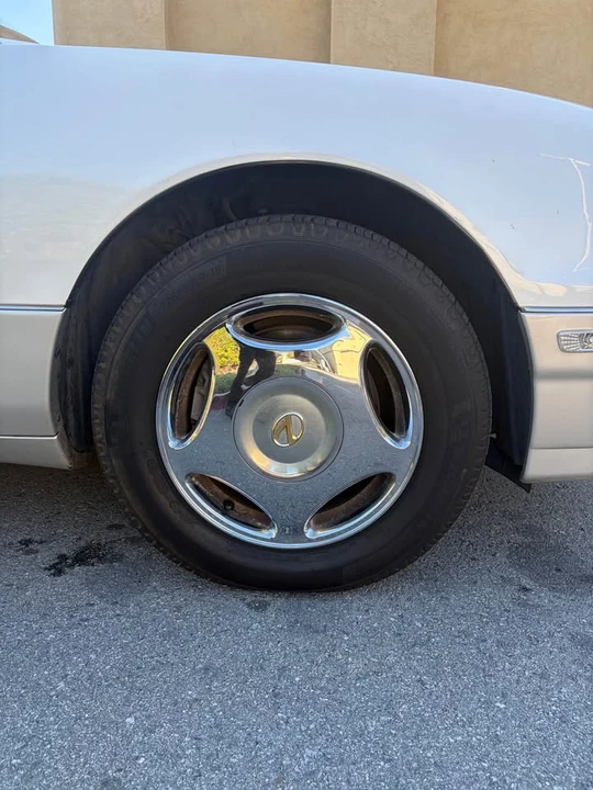 1999 Lexus LS 2nd Gen - Image 11 of 16