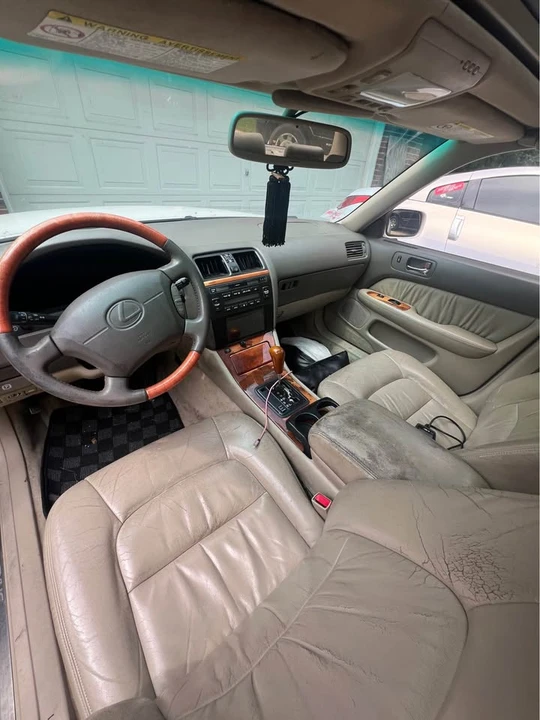 1999 Lexus LS 2nd Gen - Image 7 of 10