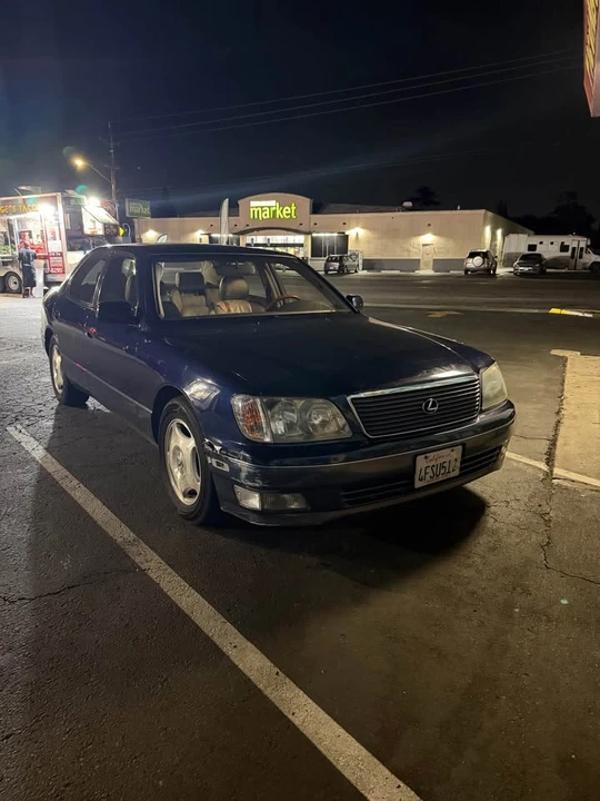1999 Lexus LS 2nd Gen - Image 2 of 9