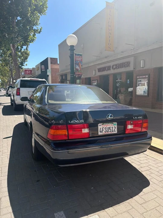 1999 Lexus LS 2nd Gen - Image 4 of 9
