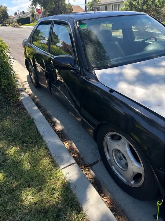 1999 Lexus LS 2nd Gen - Image 5 of 5