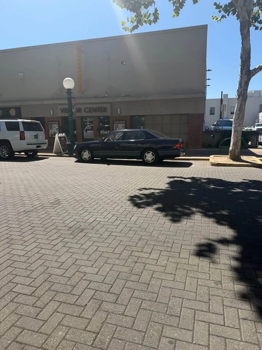 1999 Lexus LS 2nd Gen - Image 5 of 9
