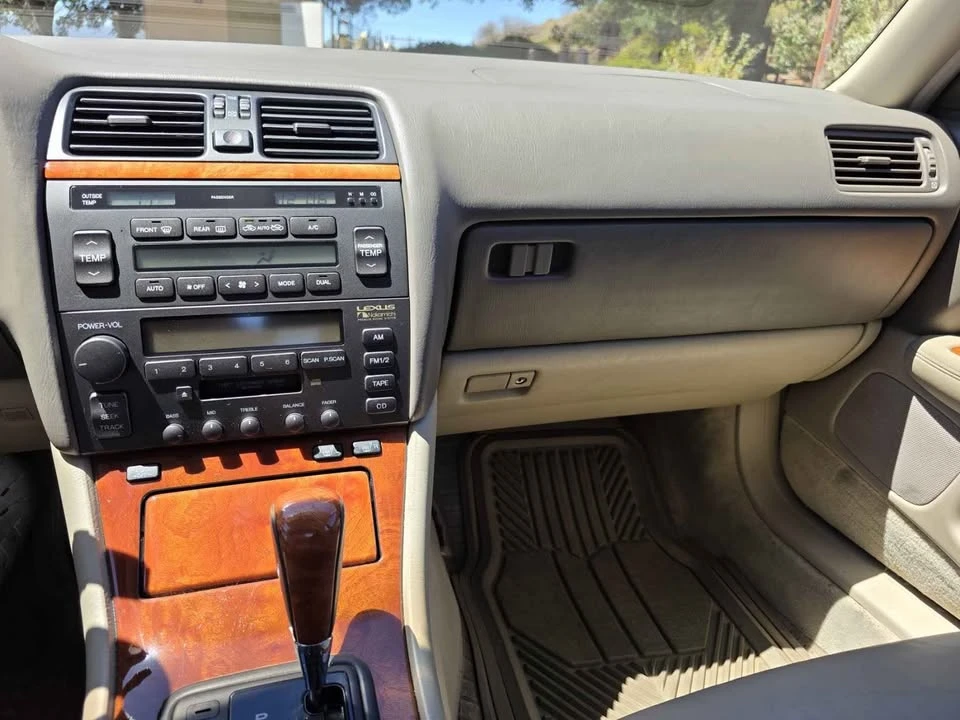 1999 Lexus LS 2nd Gen - Image 13 of 18