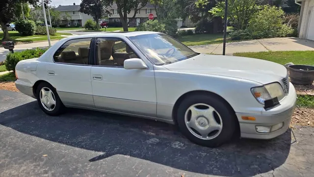 1999 Lexus LS 400 Sedan