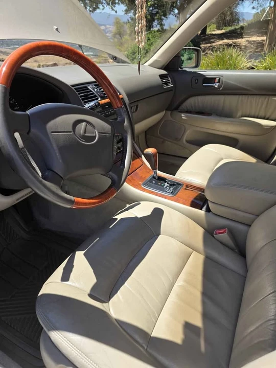 1999 Lexus LS 2nd Gen - Image 11 of 18