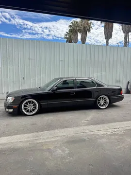 1999 Lexus LS 400 Sedan