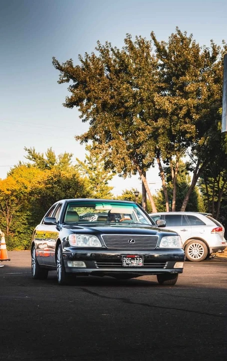 1999 Lexus LS 2nd Gen - Image 2 of 12
