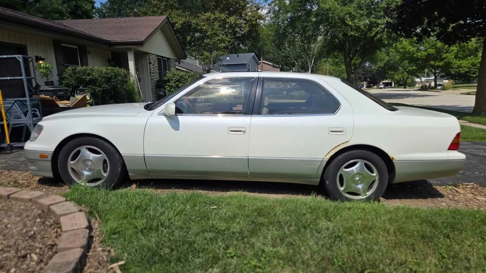 1999 Lexus LS 2nd Gen - Image 9 of 18