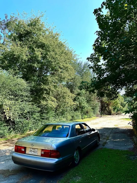 1999 Lexus LS 2nd Gen - Image 2 of 7