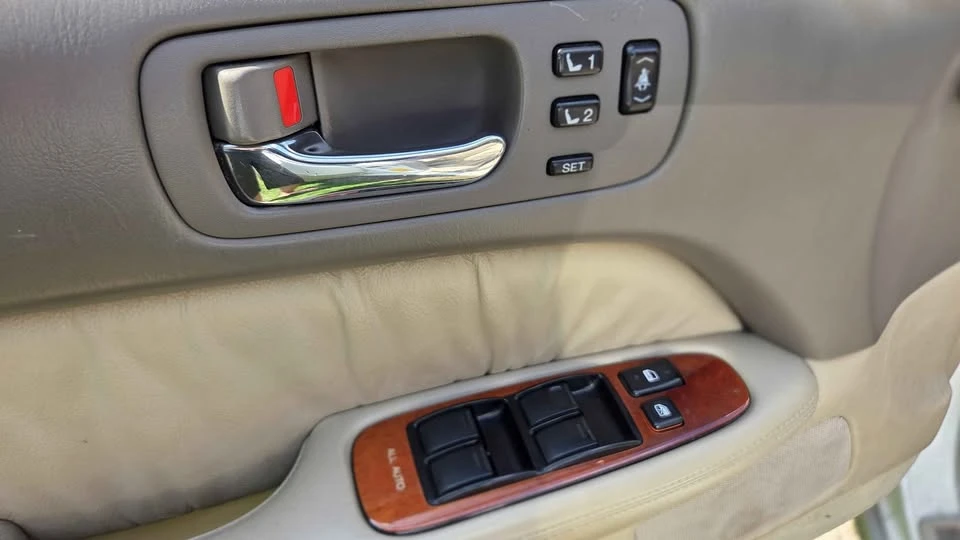 1999 Lexus LS 2nd Gen - Image 15 of 18