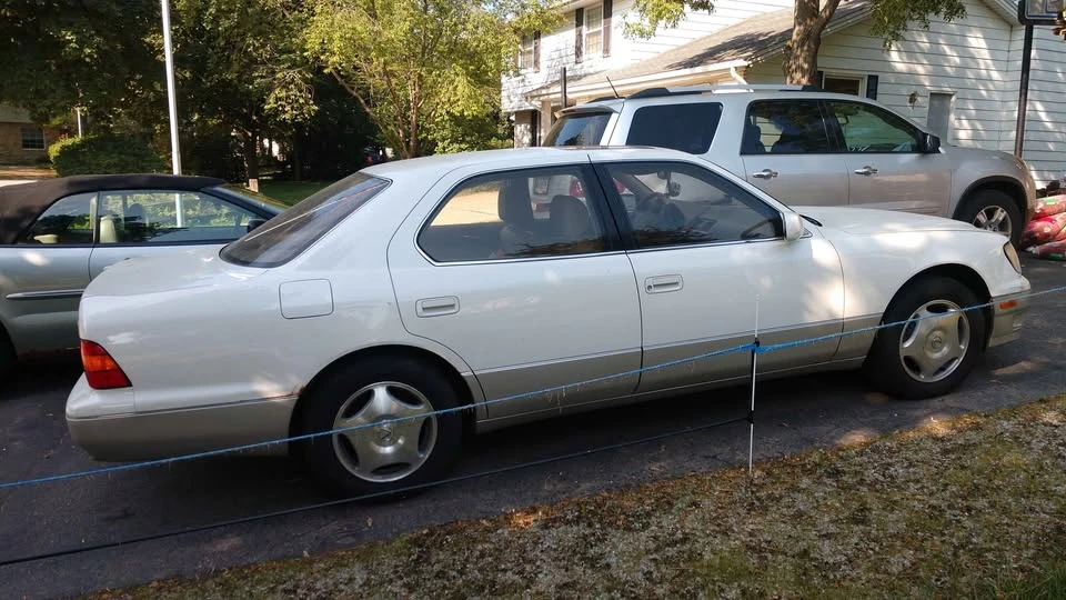 1999 Lexus LS 2nd Gen - Image 4 of 18