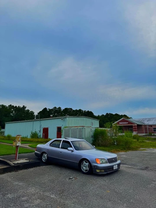 1999 Lexus LS 2nd Gen - Image 3 of 7