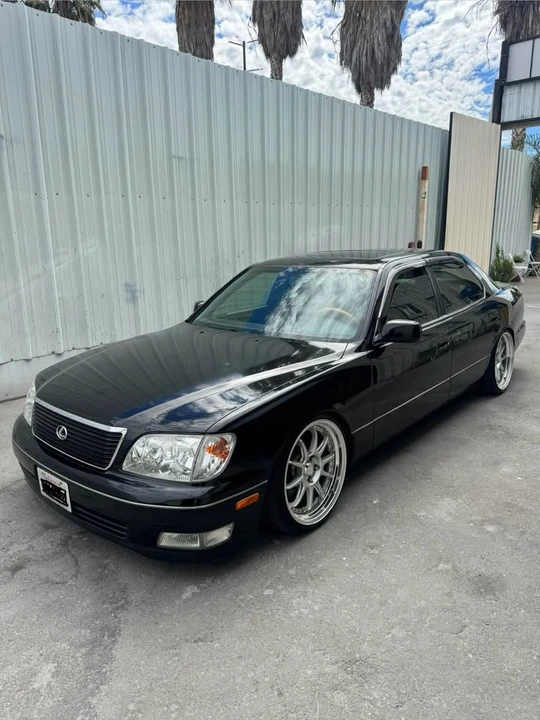 1999 Lexus LS 2nd Gen - Image 2 of 9