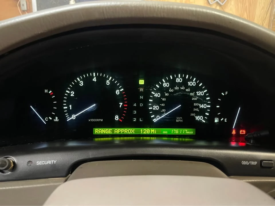 1999 Lexus LS 2nd Gen - Image 10 of 11