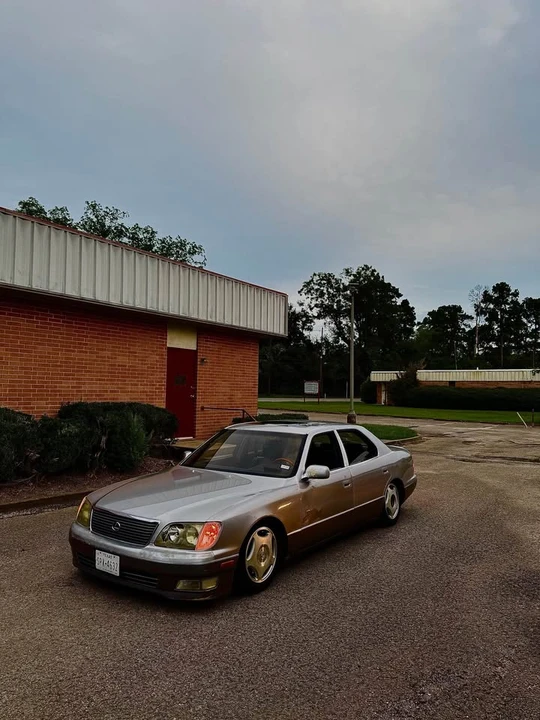 1999 Lexus LS 2nd Gen - Image 4 of 7