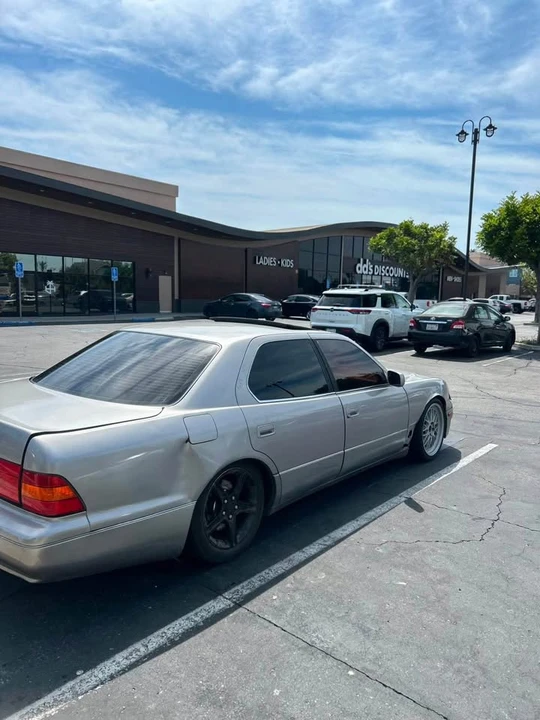 1999 Lexus LS 2nd Gen - Image 9 of 12