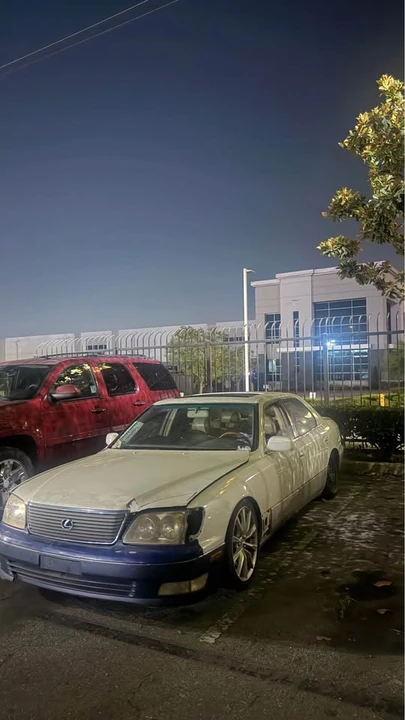 1999 Lexus LS 2nd Gen - Image 3 of 4
