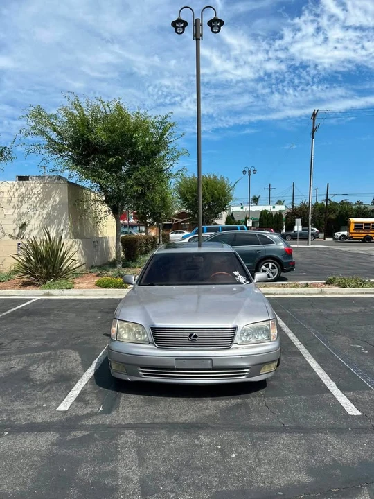 1999 Lexus LS 2nd Gen - Image 12 of 12
