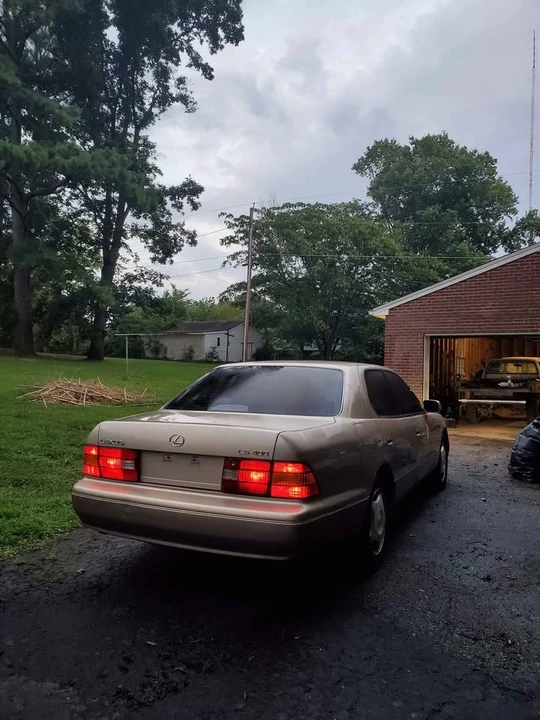 1999 Lexus LS 2nd Gen - Image 5 of 8