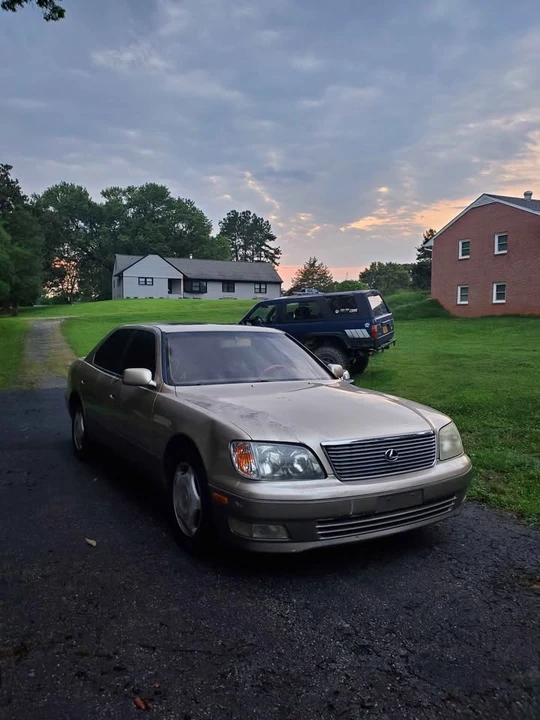 1999 Lexus LS 2nd Gen - Image 2 of 8