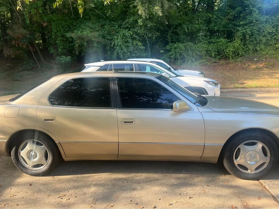 1999 Lexus LS 2nd Gen - Image 3 of 4