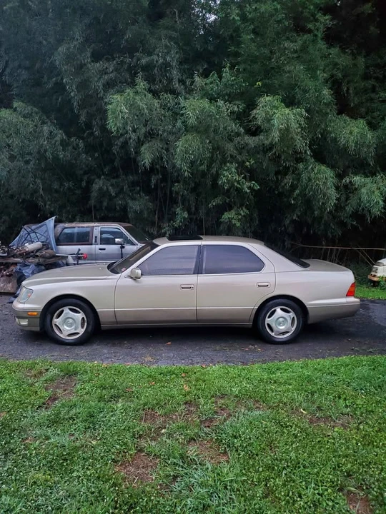 1999 Lexus LS 2nd Gen - Image 4 of 8