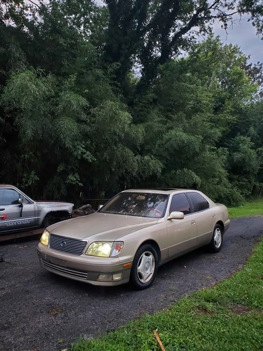 1999 Lexus LS 2nd Gen - Image 3 of 8