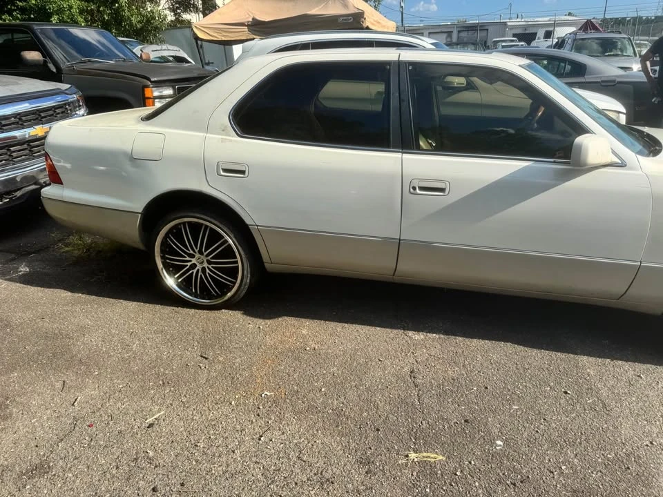 1999 Lexus LS 2nd Gen - Image 5 of 5