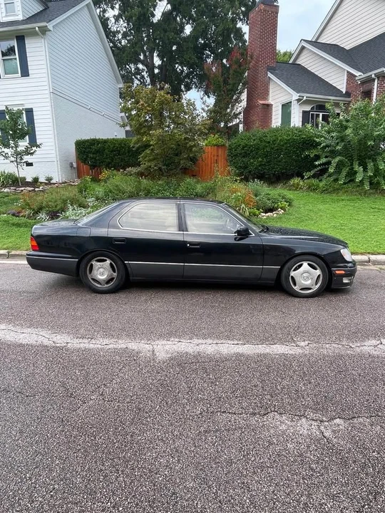 1999 Lexus LS 2nd Gen - Image 10 of 10