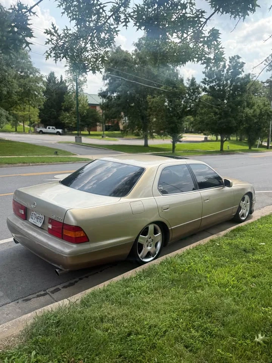 1999 Lexus LS 2nd Gen - Image 2 of 2