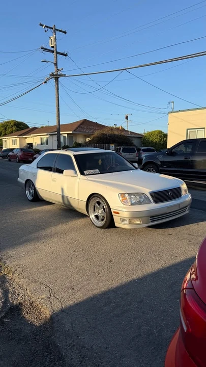 1999 Lexus LS 2nd Gen - Image 4 of 4