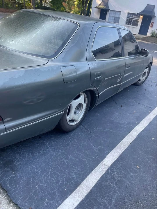 1999 Lexus LS 2nd Gen - Image 6 of 10