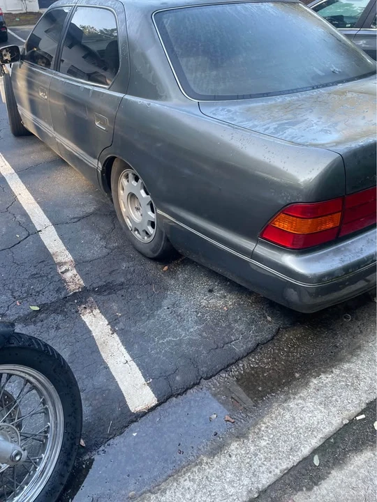 1999 Lexus LS 2nd Gen - Image 4 of 10