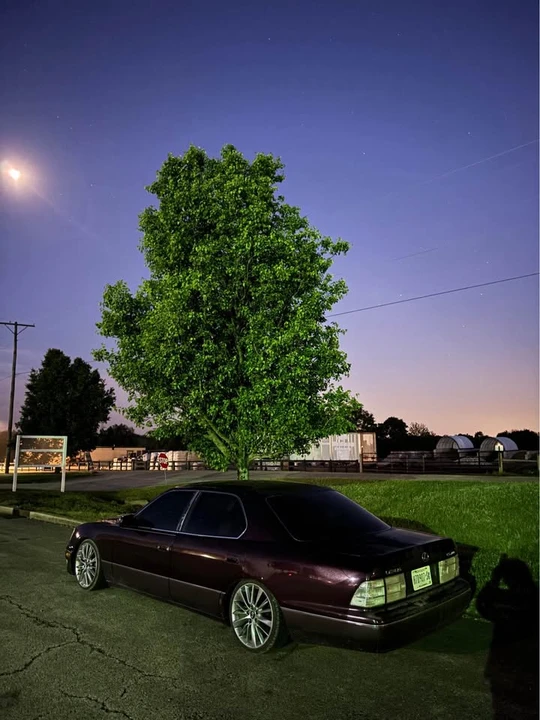1999 Lexus LS 2nd Gen - Image 2 of 7